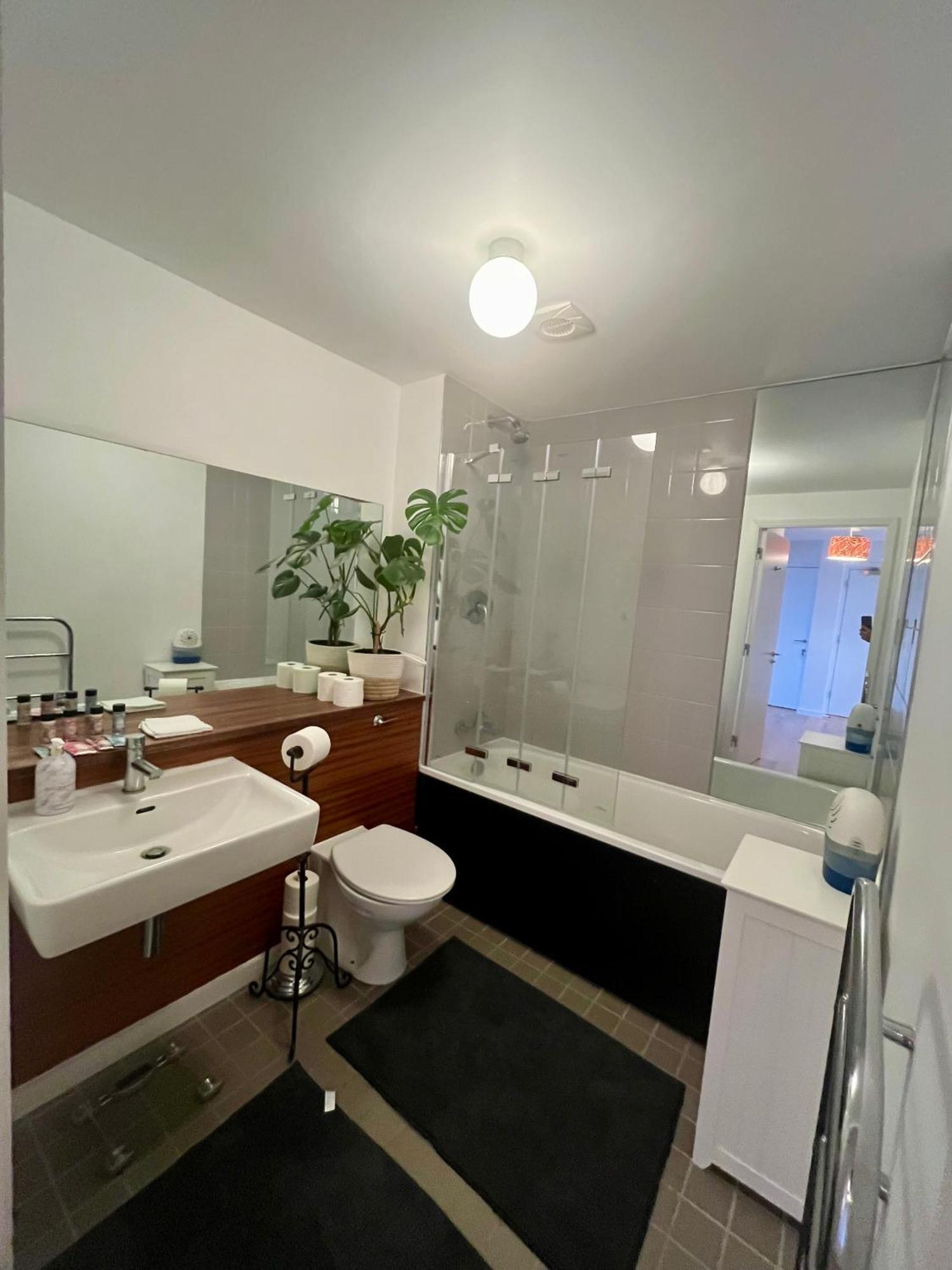 The Room King Size Bed And Private Bathroom دبلن المظهر الخارجي الصورة