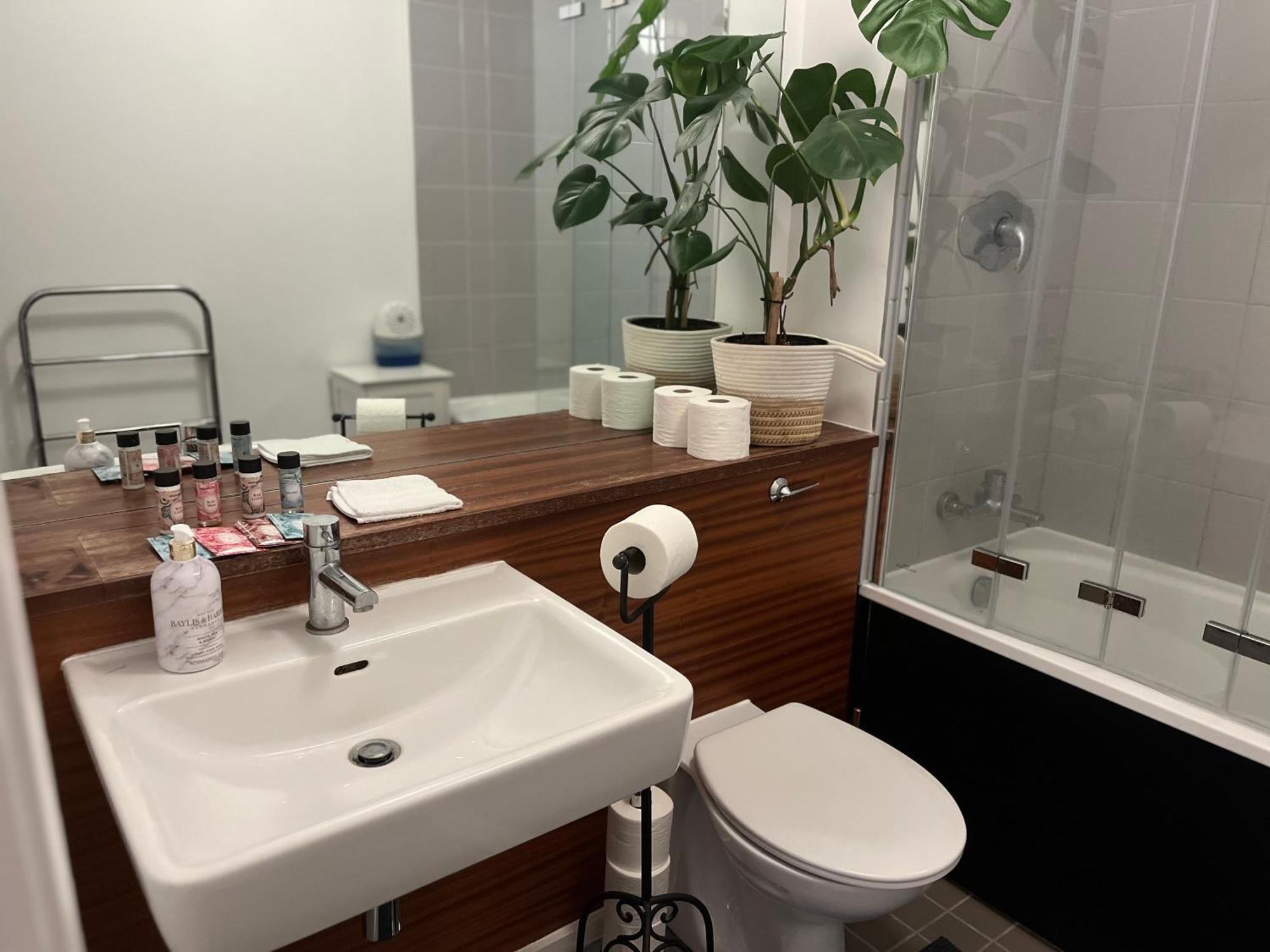 The Room King Size Bed And Private Bathroom دبلن المظهر الخارجي الصورة